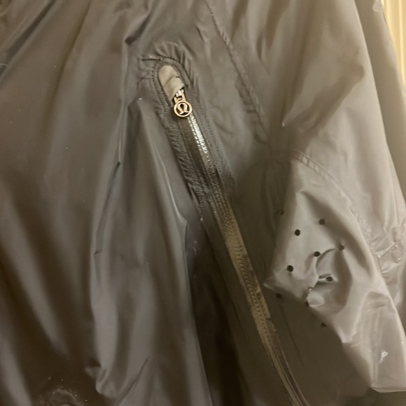 EUC Lululemon Run: Black Make It Rain Jacket- Size 6 - Picture 11 of 16